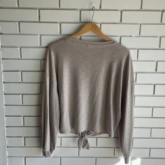 H&M | Beige Top - Picture 5 of 5